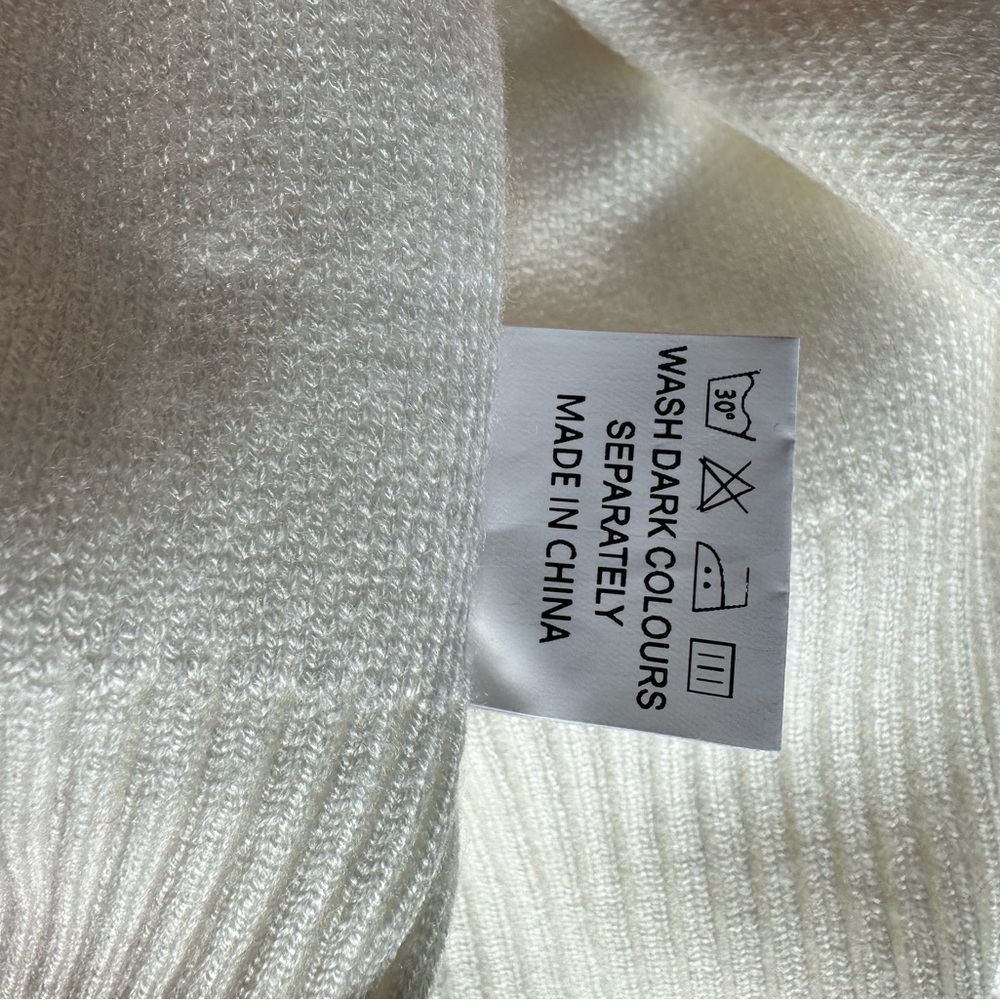Heart Patterned Crew Neck Sweater - Cream and Red- M, L, XL - Picture 7 of 8